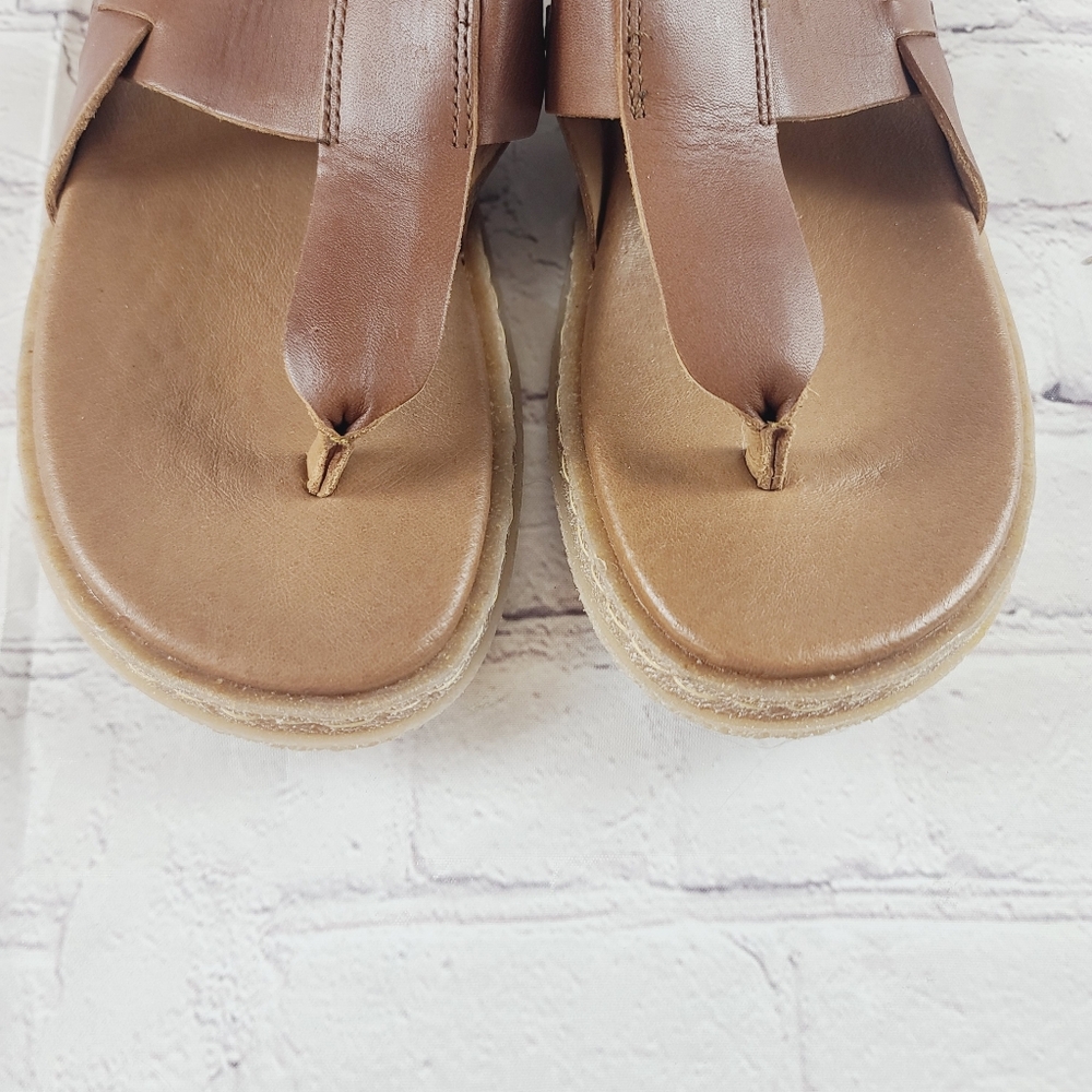 Born Tan Leather Thong Sandals - size 8 - Picture 3 of 10